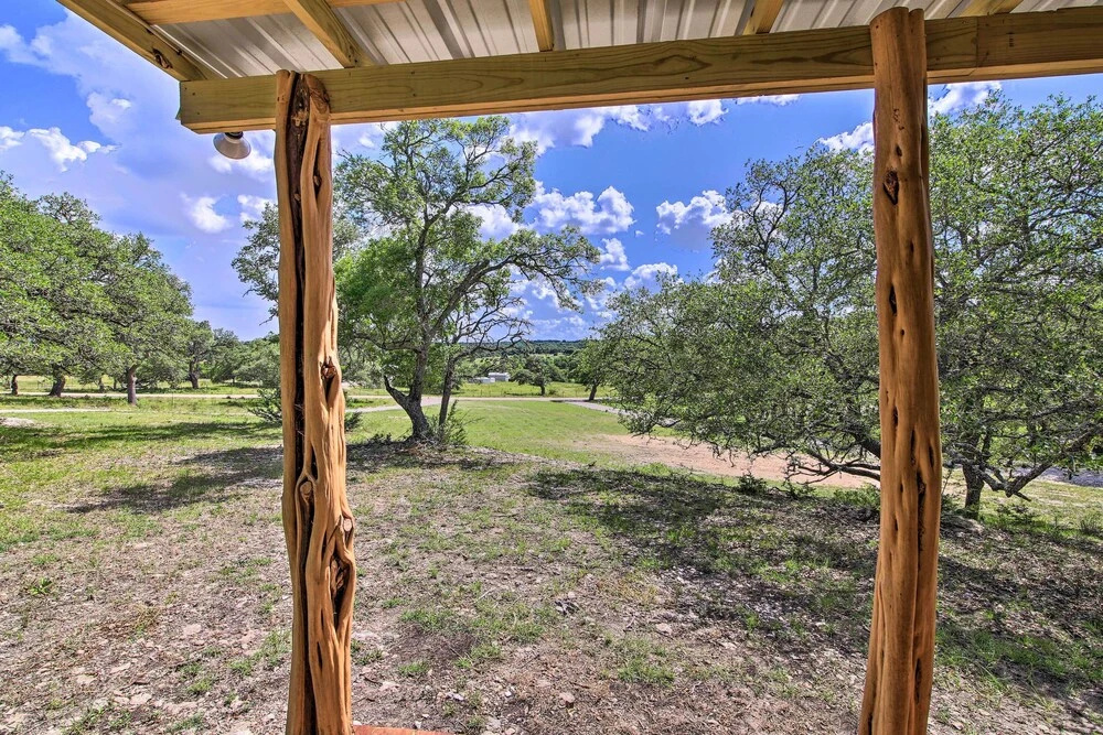 Chic Country Cabin - 10 Mi to Main Street!