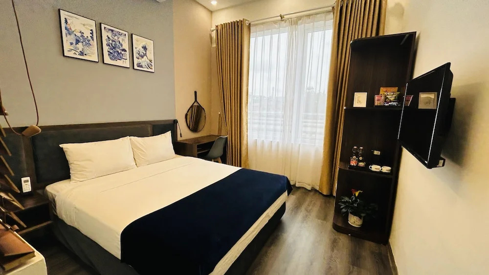 Superior Double room with city view (full double bed)