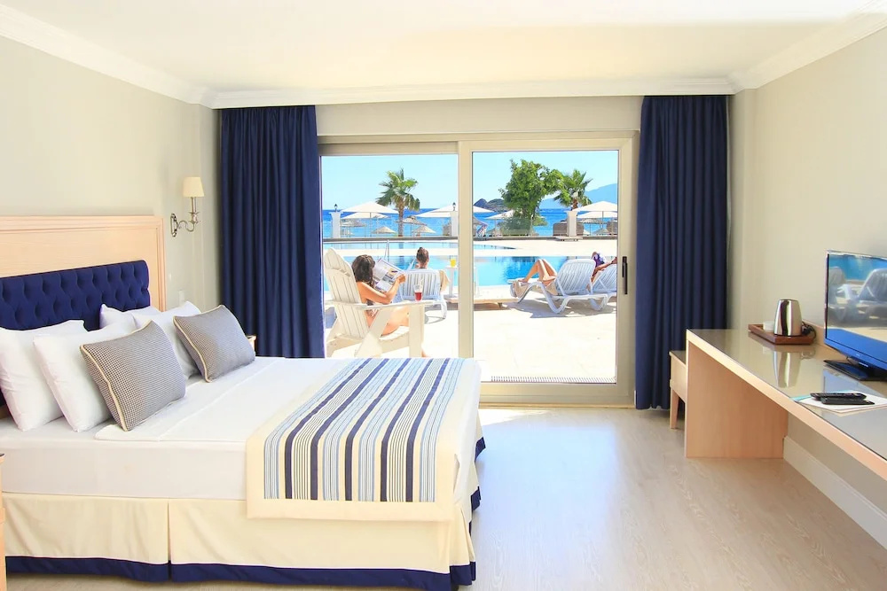 Superior room with balcony and with sea view