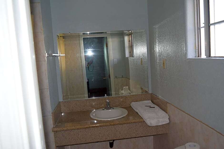 Номер Standard в Top Hat Motel