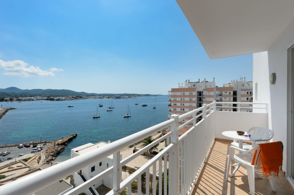 Beach & Waterfront