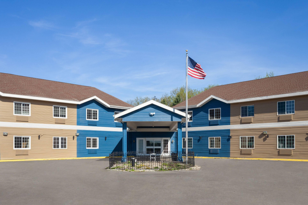 AmericInn by Wyndham Lake Mills