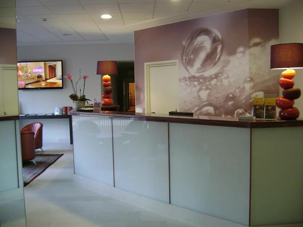 Lobby & Reception