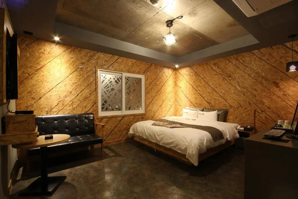 Standard Double room (full double bed)