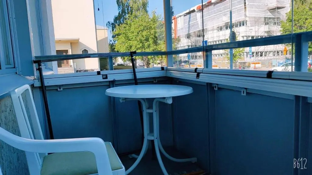 Joensuu city center, WIFI internet, prime location heart of center, Big 69 sq apartment, free parking, king bed, electric car station, beautiful, relaxing, fully furnished, Big TV 55', 2 bedroom and one big living hall room — фото 6