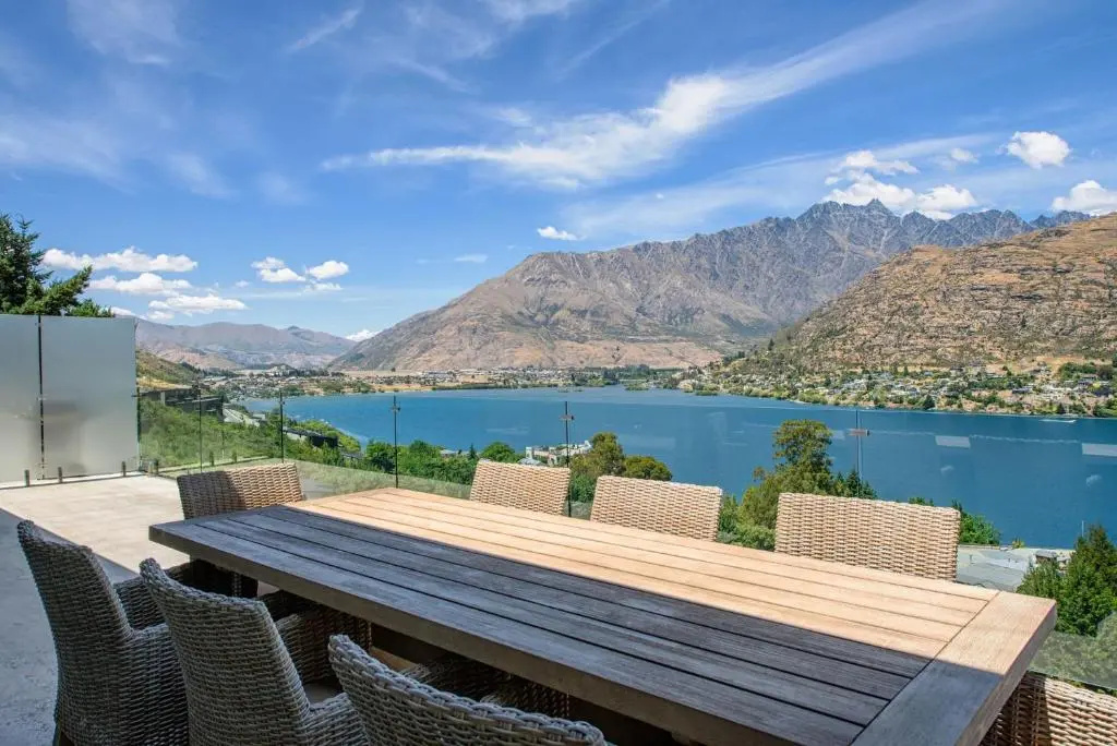 Remarkable Views on Goldrush Way