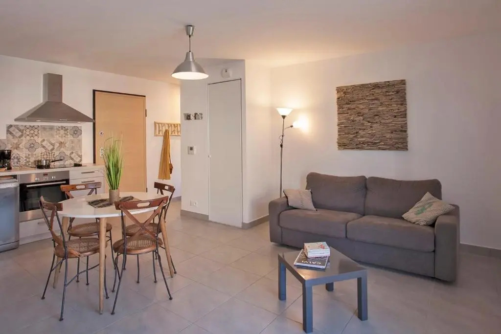 Voir la photo 2 — L'orangeraie Calvi centre à 300m de la plage et du port parking privé