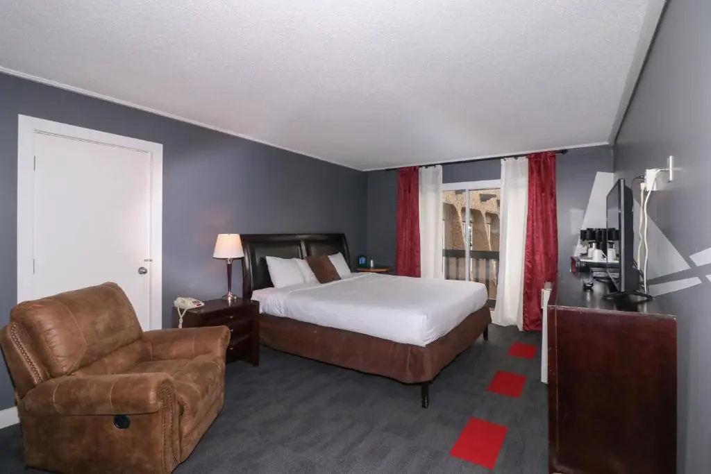 Divya Sutra Plaza and Conference Centre, Vernon, BC - Chambres