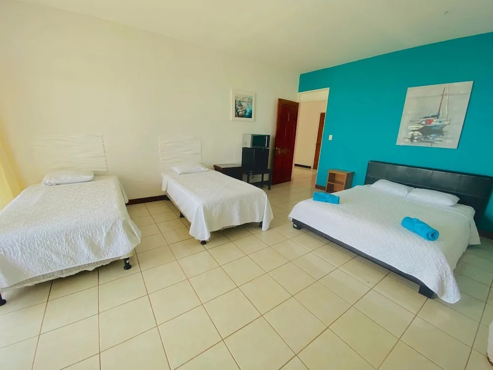 Hotel Las Brisas - фото 2