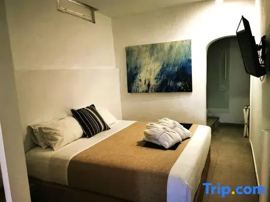 2 Bedrooms Suite with partial sea view