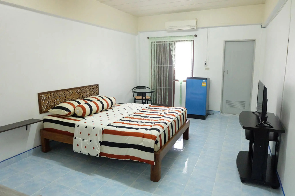 Economy room