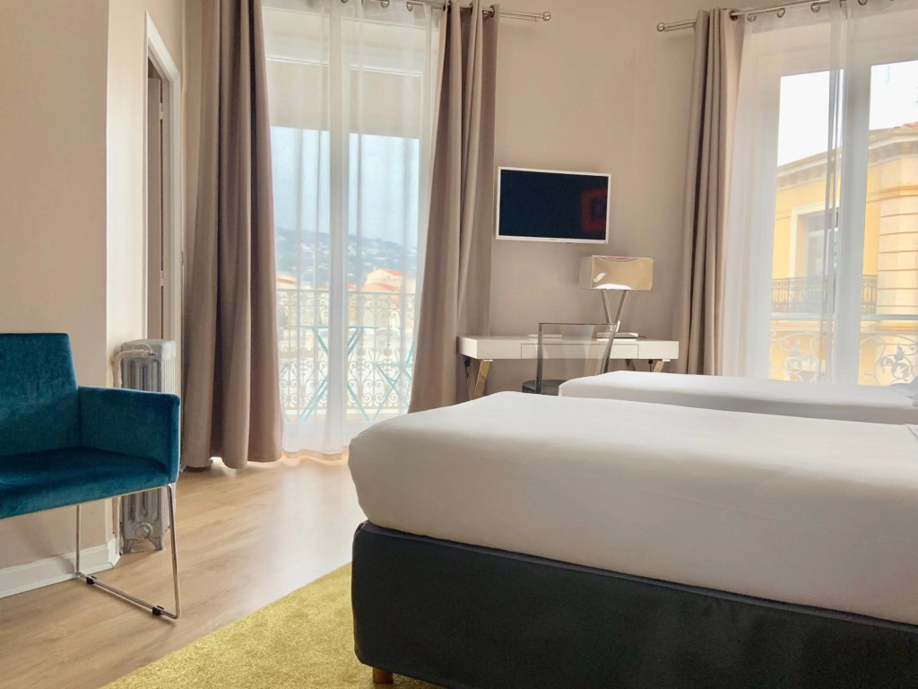 Hotel Amirauté — 4