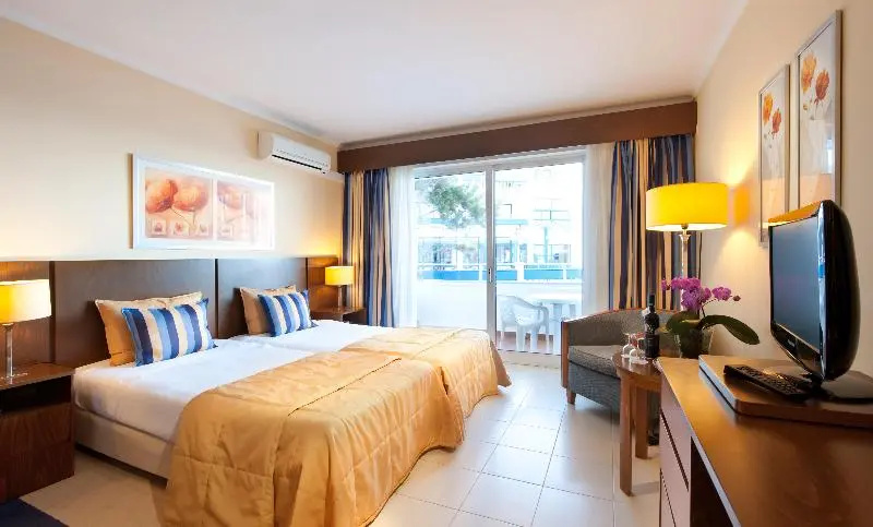 Double room with land view (twin beds)