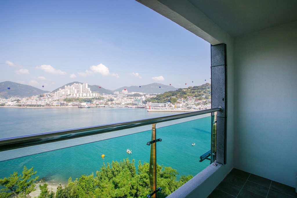 Balcony & Terrace