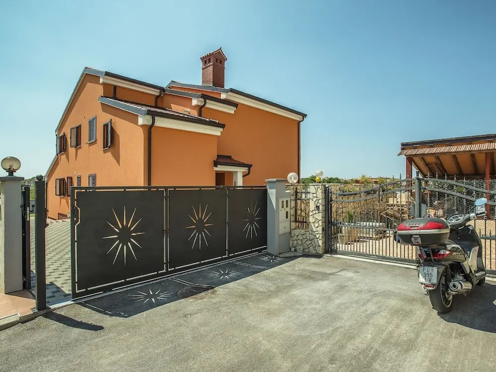 Villa in Pula With sea Beach