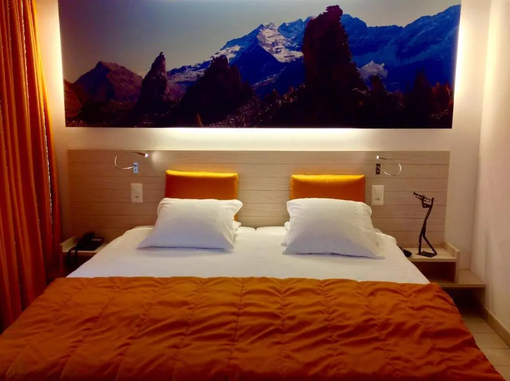 Suite with lake view