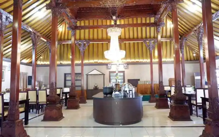Lobby & Reception