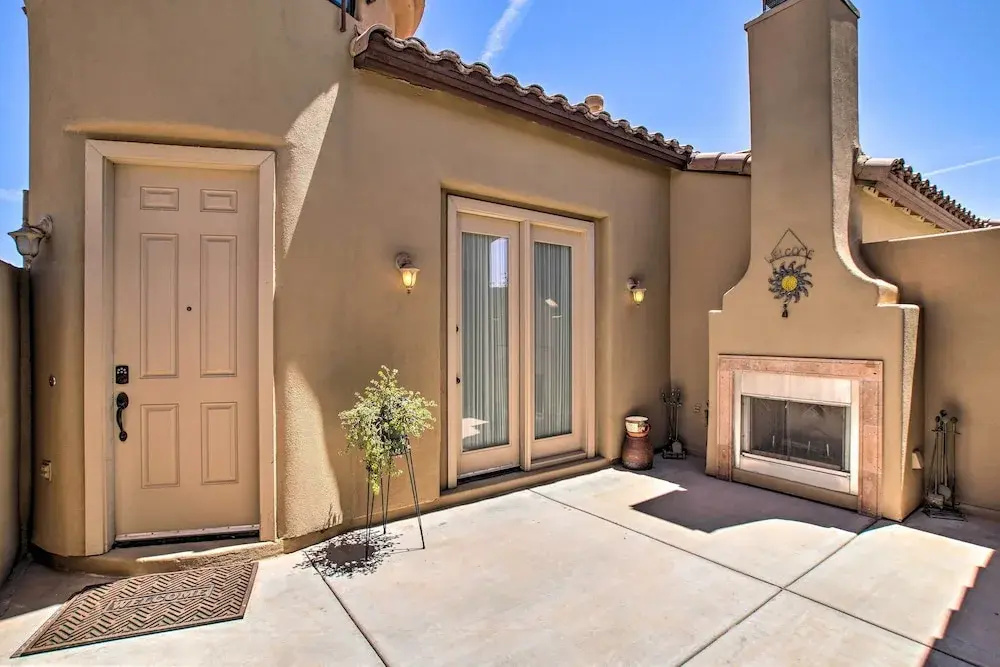 10 Mi to Downtown: Phoenix Casita w/ Patio!