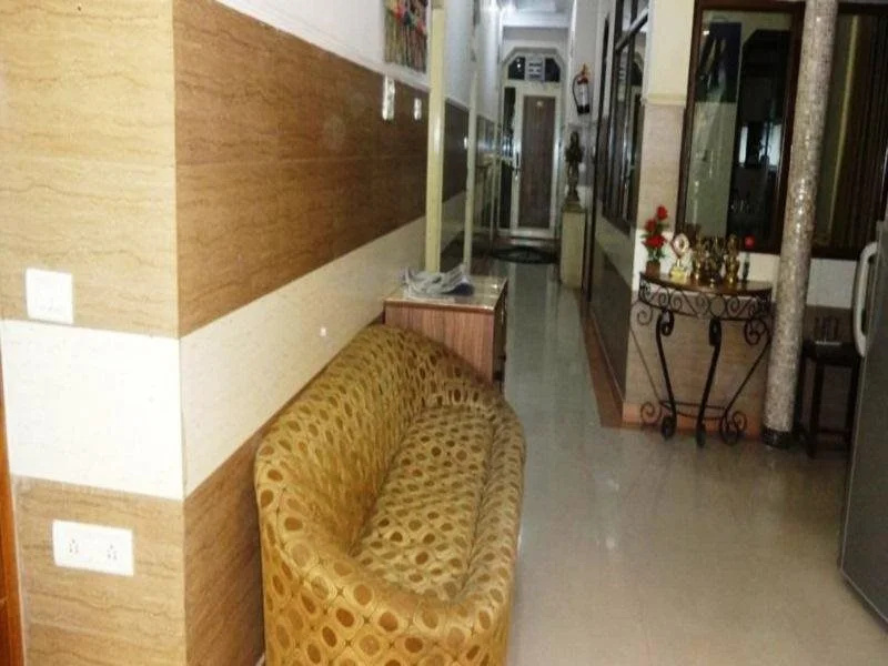 Lobby & Reception
