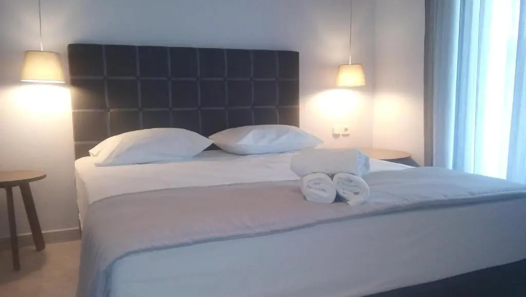 Deluxe Double room with pool view (full double bed)