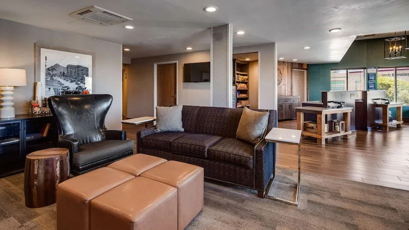 Lobby & Reception