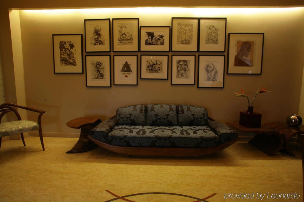 Lobby & Reception
