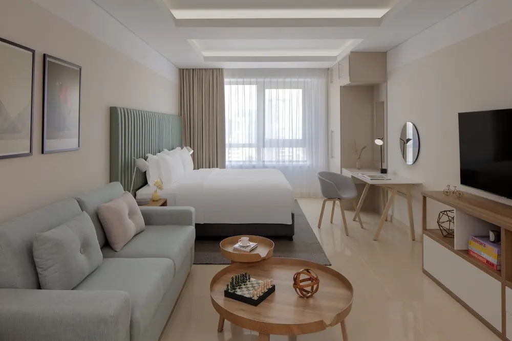 Двухместная Studio Suite с балконом (двуспальная кровать) в Staybridge Suites Dubai Internet City, an IHG Hotel