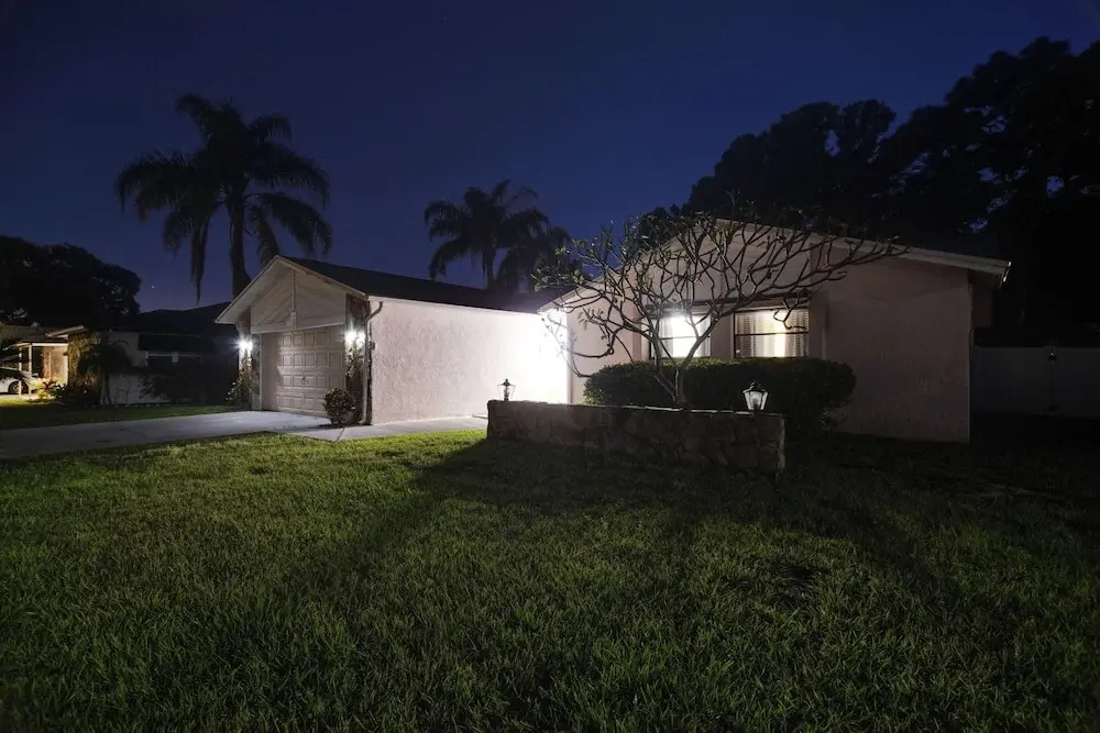 Largo Oasis w/ Pool & Grill: 6 Mi to Beach!