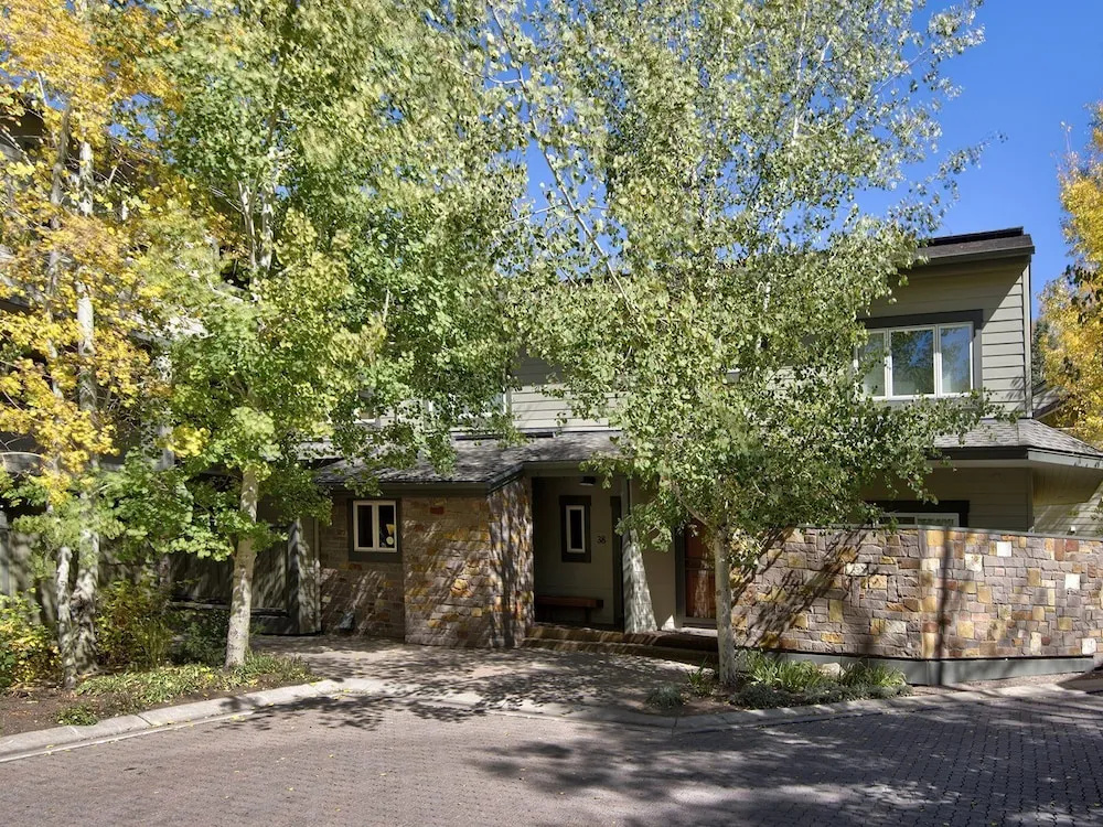 Coldstream Townhome 38