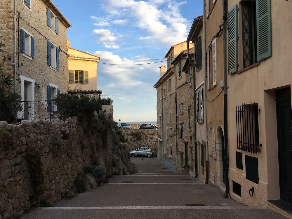 Picasso Apartments