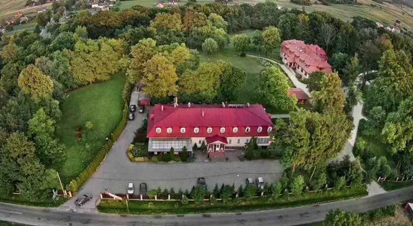 Dwór Ostoia