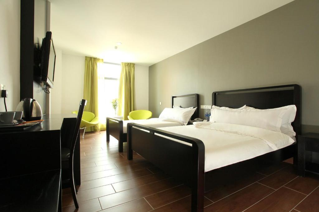 Crossroads Hotel