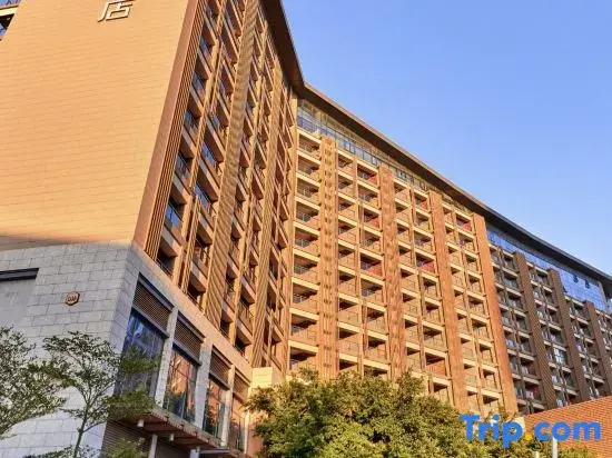 Time of Island Scenic Apartment (Gold Coast Luogjia Temple)