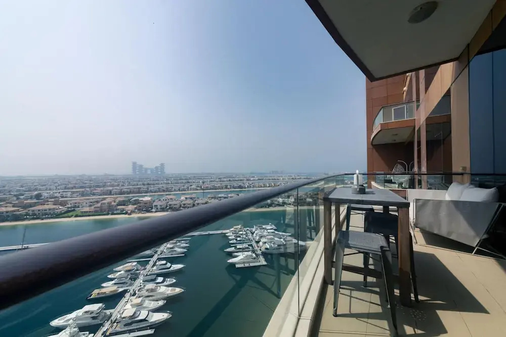 Big Bright Luxury Apt w Atlantis Sea Views on Palm Jumeirah