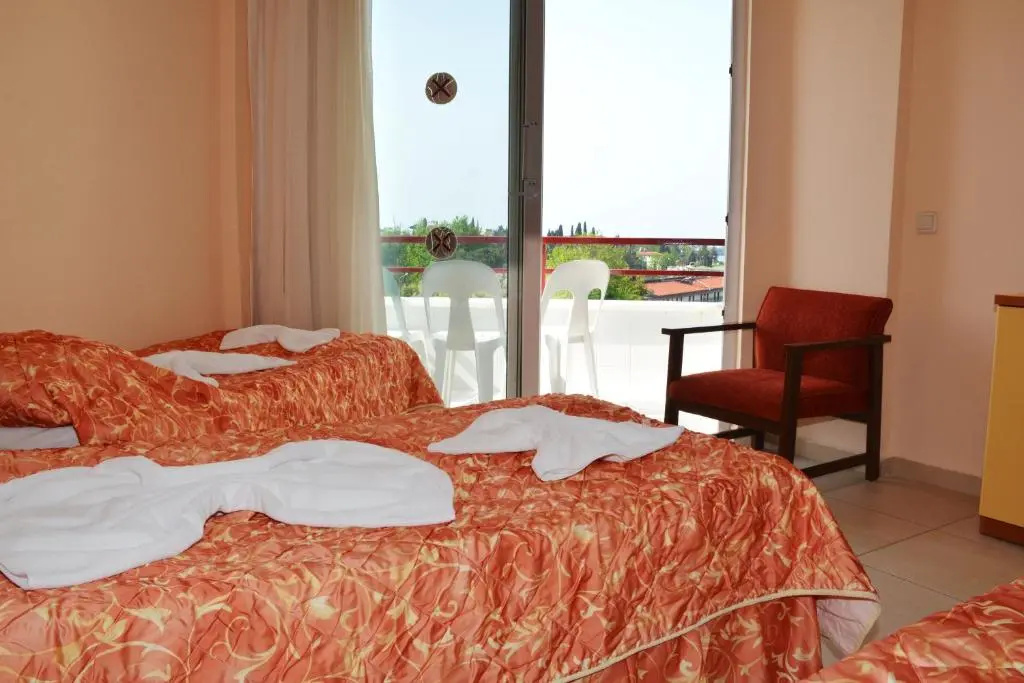 Standard Double room with partial sea view (full double bed)