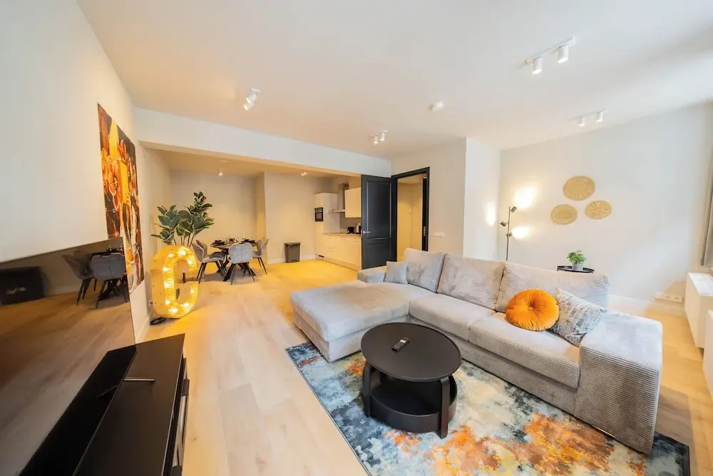 3 Bedrooms Apartment