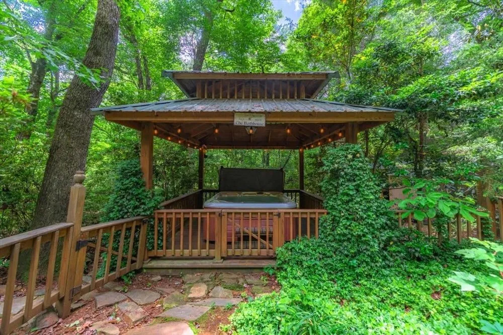 Drifting Feather-waterfront Cabin Nestled in a Secret Garden