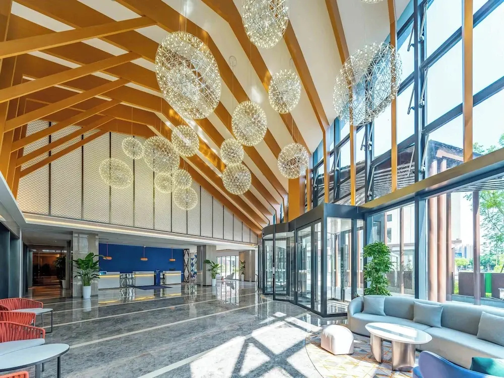 Lobby & Reception