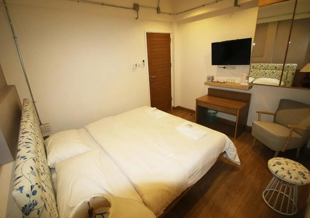 Deluxe Double room (full double bed)