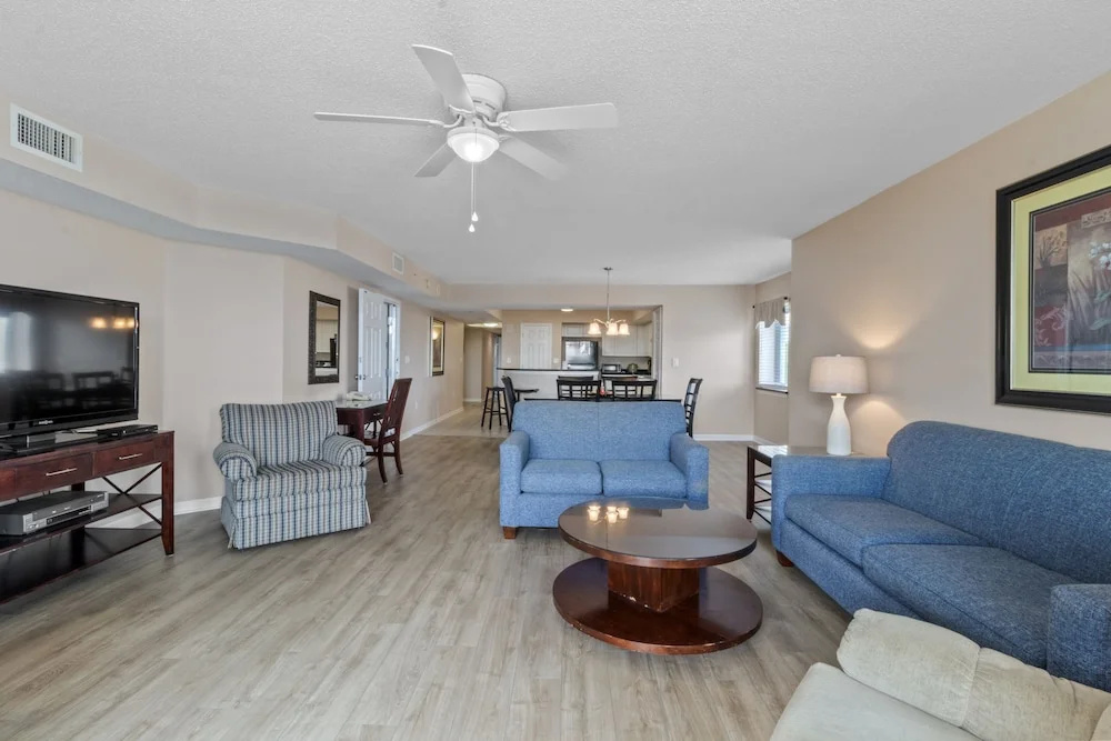 Yacht Club S #1-701 3 Bedroom Condo by Redawning
