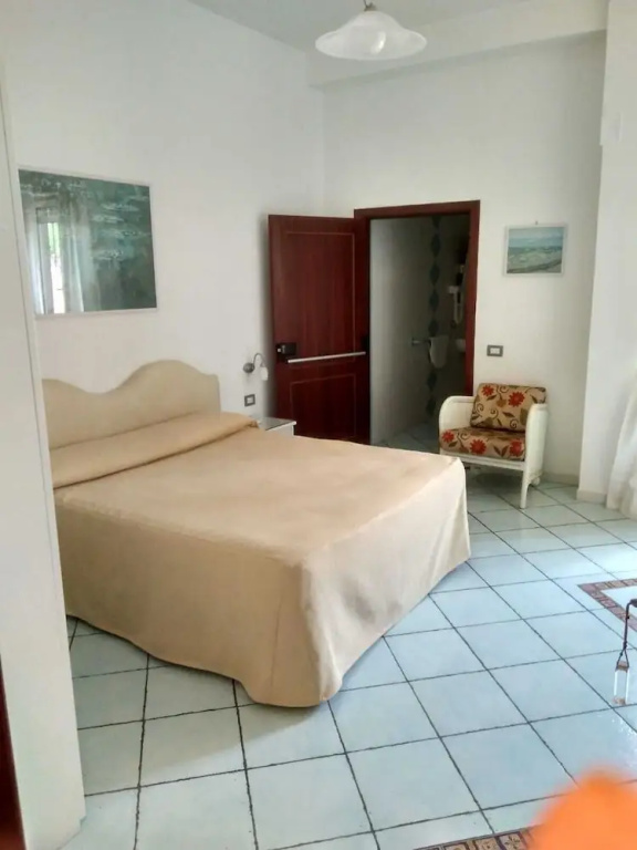 1 Bedroom Standard Double Basement room (full double bed)