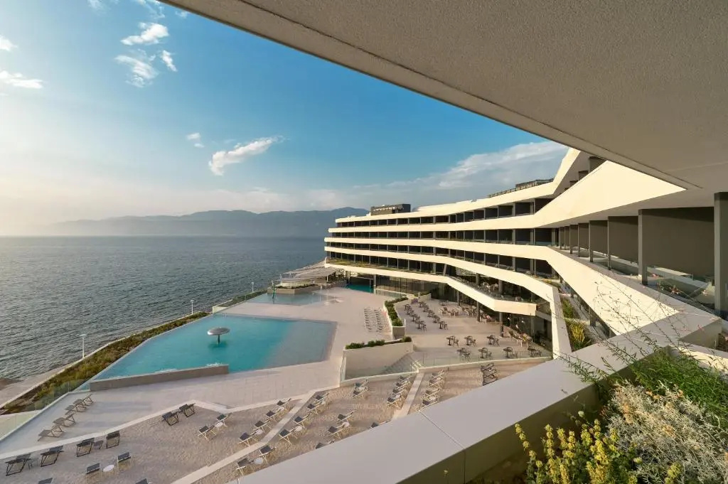 Beach & Waterfront
