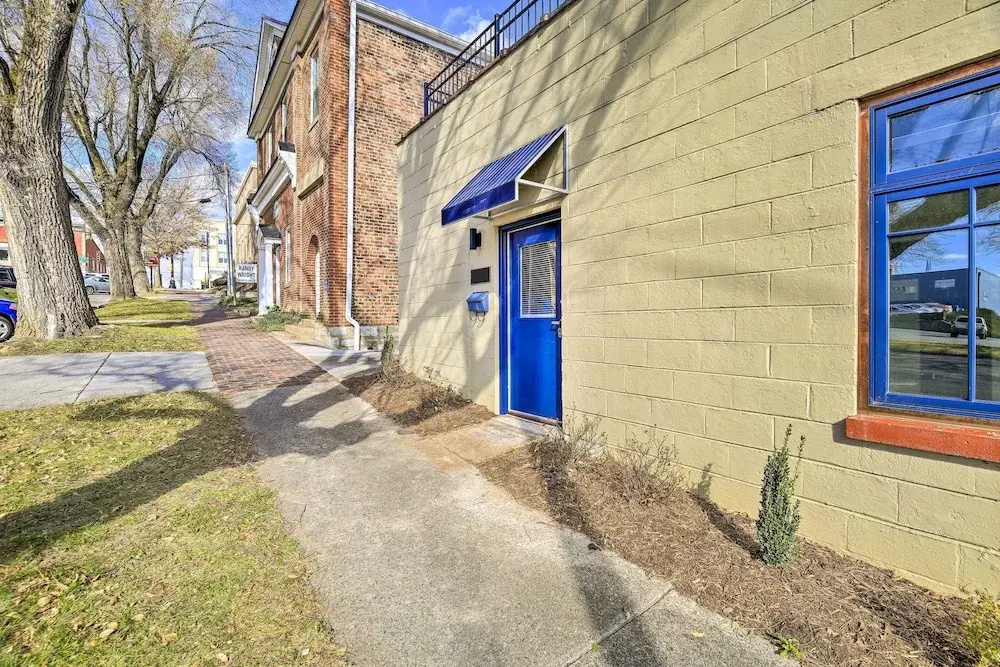 Sleek Wytheville Apartment Near Food + Drink!