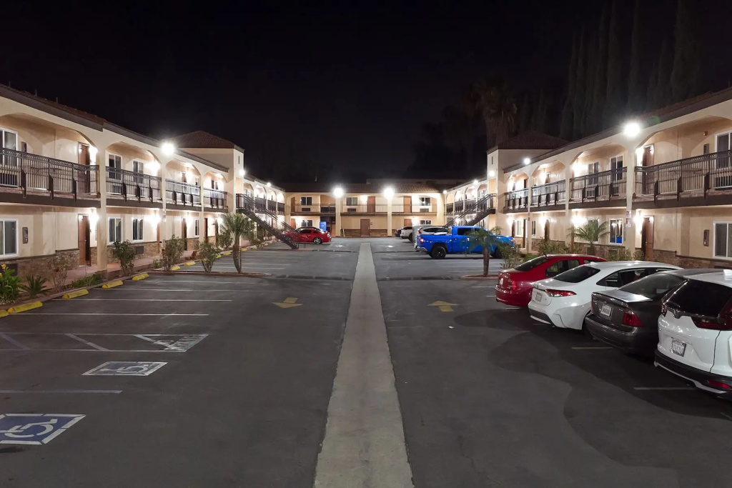 Travelodge Inn & Suites by Wyndham West Covina — фото
