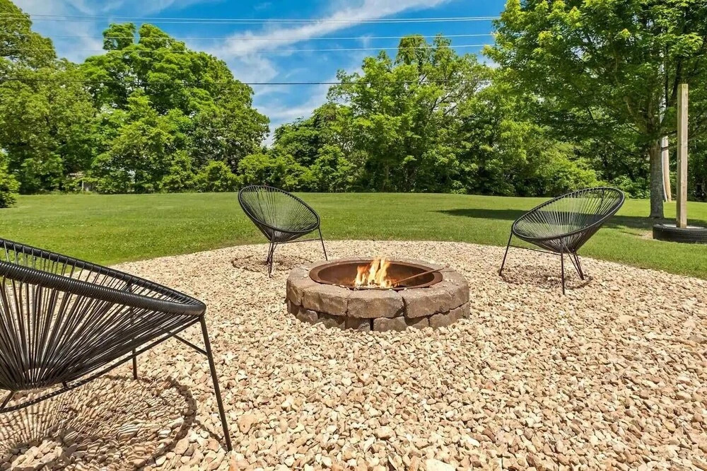 Tunnel Vision Trail Home -8 Min From Lake Windsor! 4 Bedroom Home by Redawning