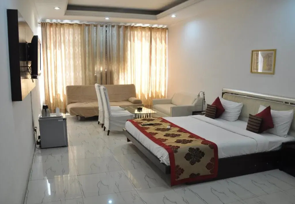 Kshitij Hotel Royale