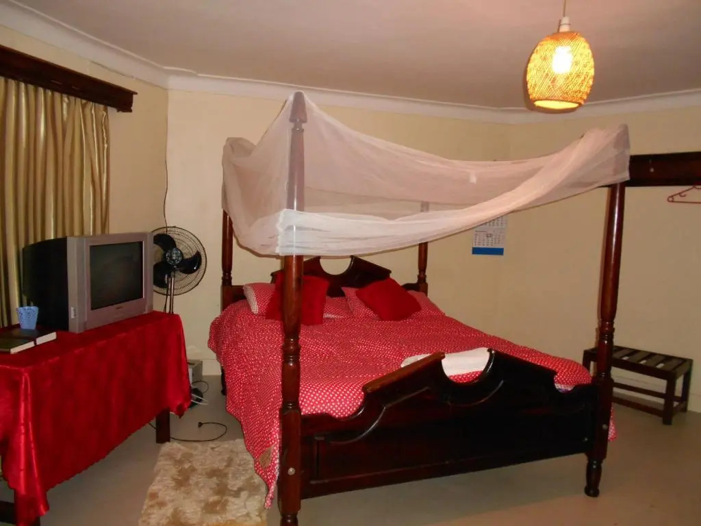 Deluxe Double Cottage with lake view full double bed