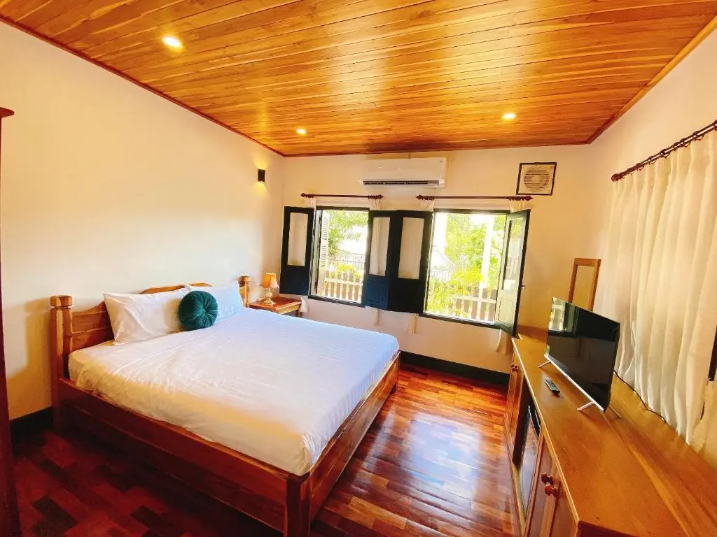 Deluxe Double room (full double bed)