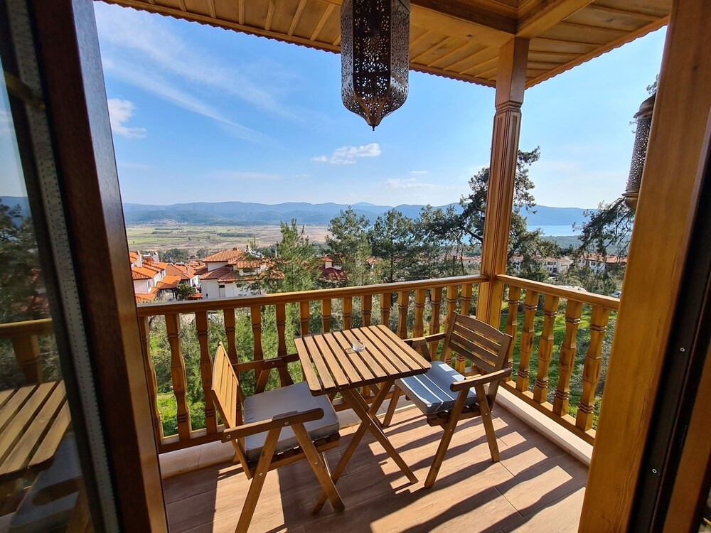 Balcony & Terrace
