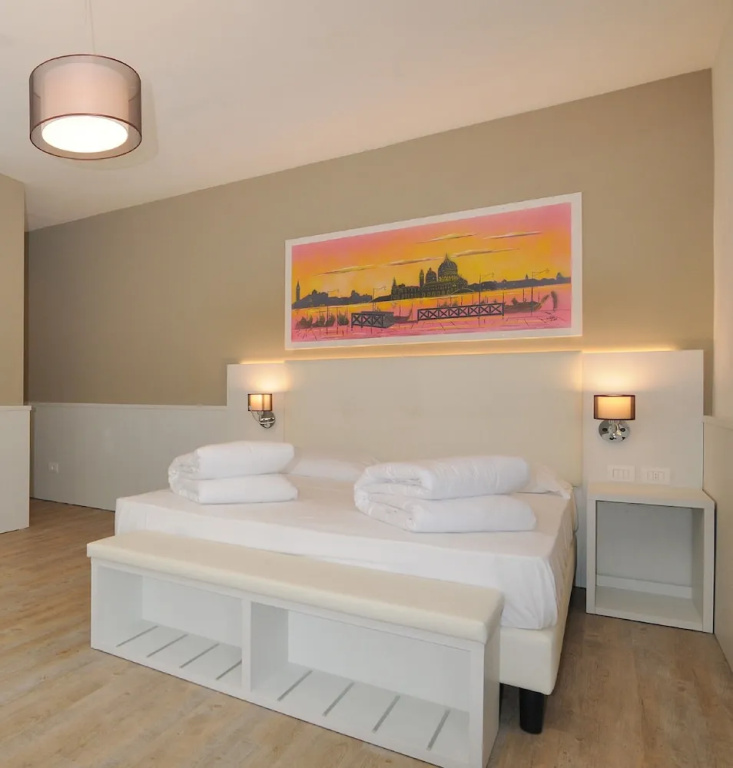 Standard Double room with balcony and with partial sea view (full double bed)